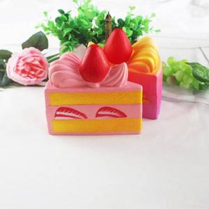 スクイーズ 低反発 イチゴケーキ カットケーキ...の詳細画像1