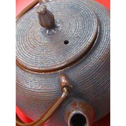 南部鉄急須　糸目型　0.55Ｌ　国産浄水竹炭5枚付　ａ　ｔｅａ　ｐｏｔ
