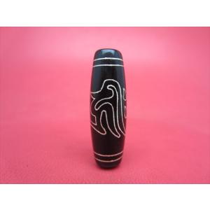 グアテマラ産翡翠天珠 手彫り九眼天珠 約33×13×10mm 一点物 : 天然石の