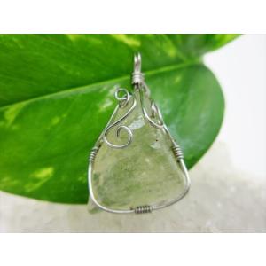 特価 ペンダントトップ リビアングラス 約9〜9.8g 鑑別済み : 天然石の