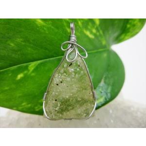 特価 ペンダントトップ リビアングラス 約9〜9.8g 鑑別済み : 天然石の