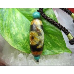 グアテマラ産翡翠天珠 手彫り九眼天珠 約33×13×10mm 一点物 : 天然石の
