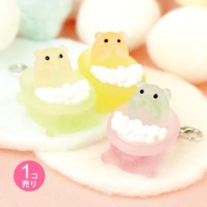 夜光／泡ぶろに入るブタさんジッパーチャーム／１個売り サン宝石