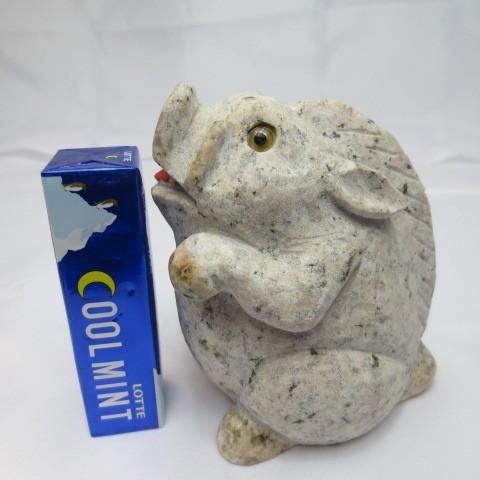 いのしし 猪 亥年 干支 十二支の御影石 置物 彫刻品 600g