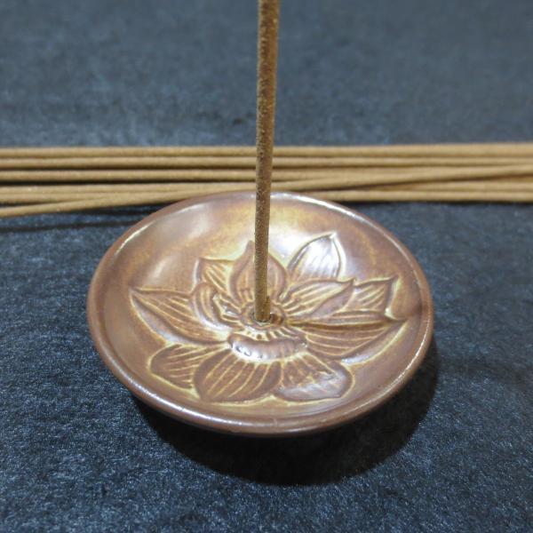 ハス模様 小さいインセンスホルダー お香立て 陶器 おしゃれ 線香立て 線香差し お香皿 線香ホルダ...