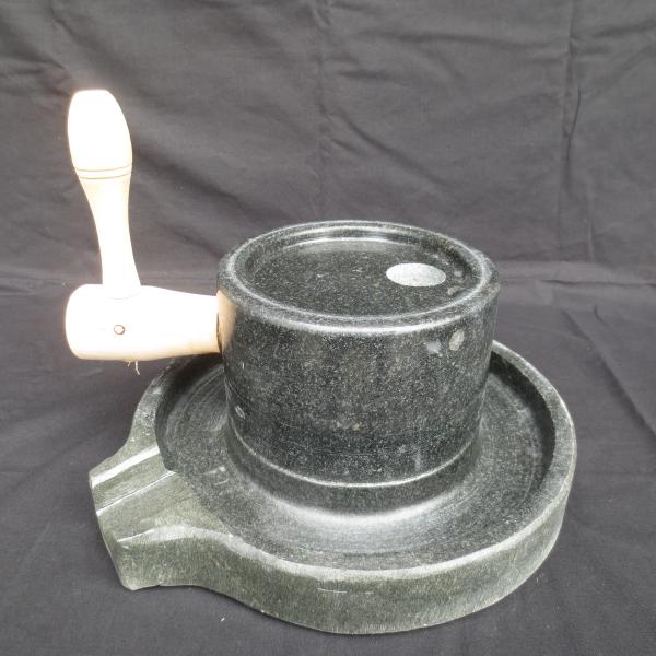 石臼 16型（いしうす） ひき臼 （ひきうす） 青御影石612 上臼径16.5cm     送料無料...