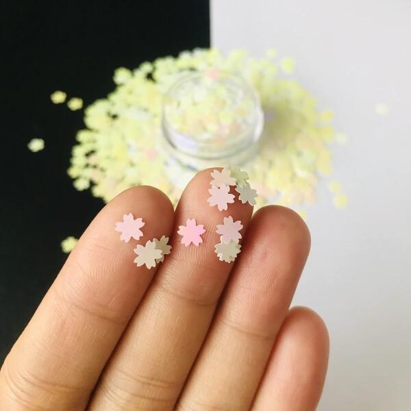 カラフル 花シリーズ 桜 花の形 ネイルデコレーション 形状のスパンコール ネイル用品 ホリデー