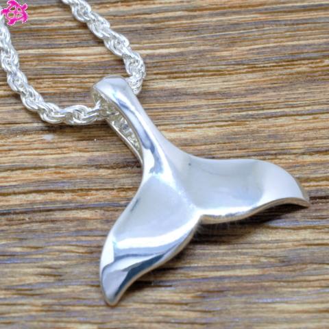 ハワイアンジュエリー ペンダント レディース メンズ ホエール クジラ テイル しっぽ シルバー92...