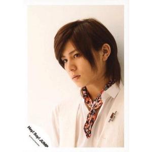 中古生写真(ジャニーズ) Hey! Say! JUMP/山田涼介/バストアップ・衣装白・スカーフ赤・目線左・背景白/公式生写真