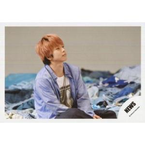 中古生写真(ジャニーズ) NEWS/増田貴久/横型・上半身・座り・衣装青・白・グレー・右向き・口閉じ・背景グレー/『恋を知らない君へ』PV＆ジャケ