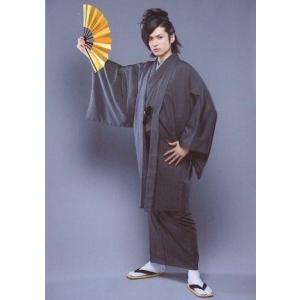 中古生写真(男性) 渡辺大輔(下鴨矢一郎)/全身・衣装グレー・右手扇子.広げ・左手腰・キャラクターショット/舞台「七変化音楽劇 有頂天家