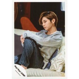中古生写真(ジャニーズ) Hey! Say! JUMP/山田涼介/膝上・ソファ・座り・衣装グレー・両手組み・左膝立て・左向き/「Gi