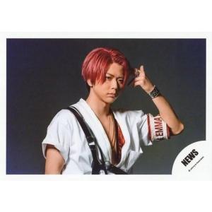 中古生写真(ジャニーズ) NEWS/増田貴久/横型・バストアップ・衣装白・黒・左手指2本頭・体右向き・背景グレー/「EMMA」PV＆ジャケ写撮影オフシ