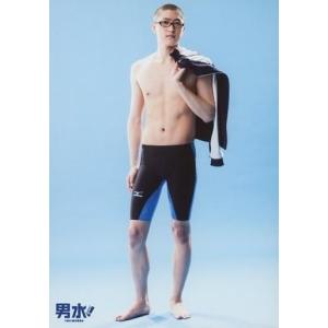 中古生写真(男性) 奈須田雄大(村上英輔)/全身・水着・左手ジャージ・背景水色・キャラクターショット/舞台「男水!」トレーディングブロマイド