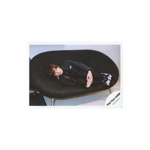 中古生写真(ジャニーズ) Hey! Say! JUMP/知念侑李/横型・全身・衣装黒・ソファに横になる/「マエヲムケ」PV＆ジャケ写撮影オフショ