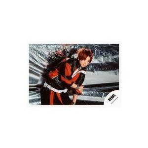 中古生写真(ジャニーズ) NEWS/増田貴久/横型・膝上・衣装赤黒・前屈み・体右向き/18春 コンサートパンフ＆グッズ撮影オフショット/公式生
