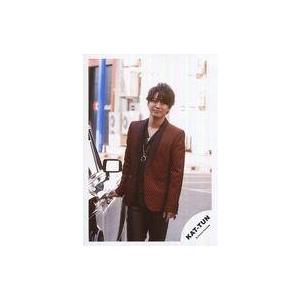中古生写真(ジャニーズ) KAT-TUN/亀梨和也/ひざうえ・衣装赤黒・体正面/「KAT-TUN L...