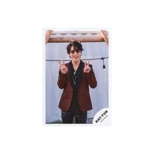 中古生写真(ジャニーズ) KAT-TUN/亀梨和也/膝上・衣装白黒・両手ピース/「KAT-TUN L...