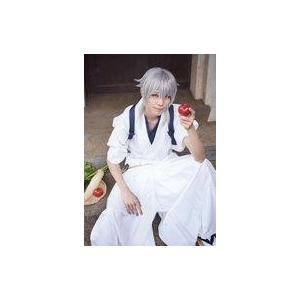 中古生写真(男性) 健人(鶴丸国永)/全身・内番衣装・座り・キャラクターショット/「舞台『刀剣乱舞』...