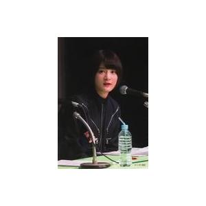 中古生写真(乃木坂46) 織田奈那/上半身・座り・衣装黒・右向き・マイク/【20180323更新】/...