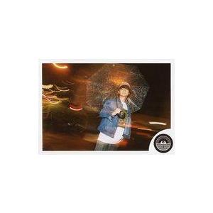 中古生写真(男性) DISH///橘柊生/横型・膝上・衣装青・白・帽子・右手傘・目線上・背景黒/柊生だらけのスペシャル生写真