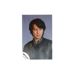 中古生写真(ジャニーズ) 関ジャニ∞/丸山隆平/バストアップ・衣装黒・スカーフ・目線右・背景グレー/公式生写真
