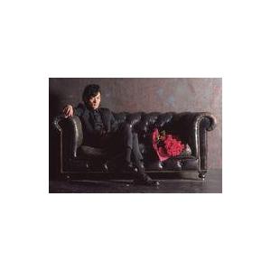 中古生写真(男性) 久保田悠来/横型・全身・衣装黒・座り・ソファ・薔薇の花束・ポストカードサイズ/スマート ボーイズ 久保