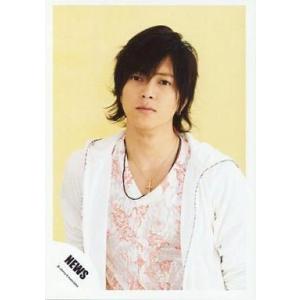 中古生写真(ジャニーズ) NEWS/山下智久/上半身・衣装白、ピンク・背景黄/公式生写真
