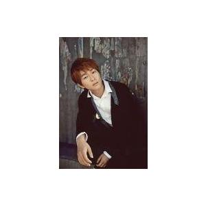 中古生写真(男性) SHINee/オニュ(ONEW)/膝上・衣装黒・座り・首傾げ・背景グレー・ポスト...