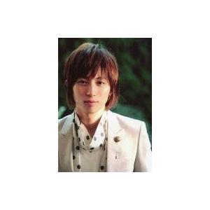 中古生写真(男性) w-inds./千葉涼平/バストアップ・衣装白・スカーフ・背景緑・背景野外/公式生写真