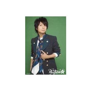中古生写真(男性) 柿原徹也/膝上・衣装青・左手ジャケット・スカーフ・背景緑/Kira Fes2013 ブロマイド