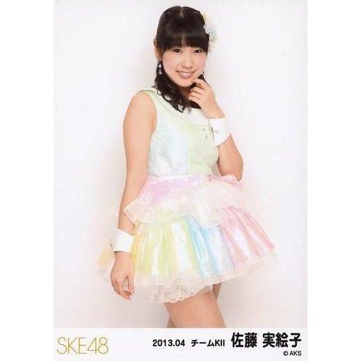 中古生写真(AKB48・SKE48) 佐藤実絵子/膝上・花飾り/「2013.04」ランダム公式生写真