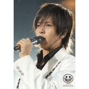 中古生写真(ジャニーズ) NEWS/山下智久/ライブフォト・バストアップ・白ジャケット・左手マイク・...
