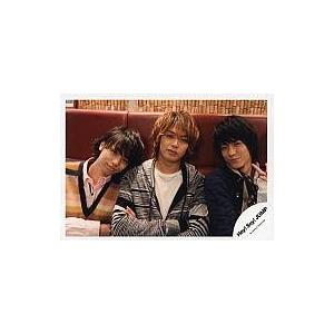 中古生写真(ジャニーズ) Hey! Say! JUMP/伊野尾・高木・中島/横型・上半身・センター高木・腕組み・赤色のソファに座り・中島左手