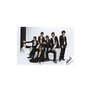 中古生写真(ジャニーズ) NEWS/8人/横型・衣装黒・左端増田右手パー・右端手越・白いソファ/公式生写真