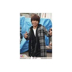 中古生写真(ジャニーズ) NEWS/増田貴久/衣装チェック柄黒・膝上・人差し指親指立て・水色のシート・Johnny’s web/公式生写真