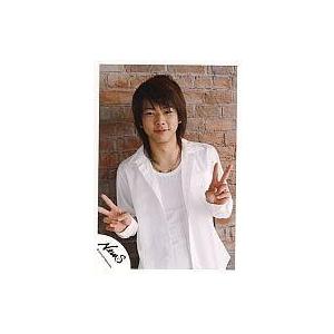 中古生写真(ジャニーズ) NEWS/増田貴久/衣装白・両手ピース・上半身・背景レンガの壁/公式生写真