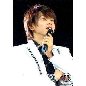 中古生写真(ジャニーズ) NEWS/増田貴久/ライブフォト・バストアップ・衣装白・左手マイク・目線右・背景黒/「NEWS CON