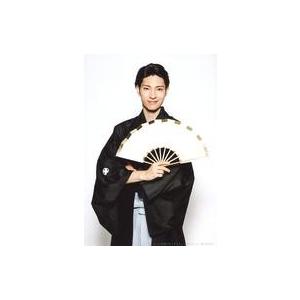 中古生写真(男性) 釣本南/膝上・着物黒・右手扇子・背景白/「歴タメLive〜 歴史好きのエンターテイナー大集合!〜 第3弾」ブロマイ