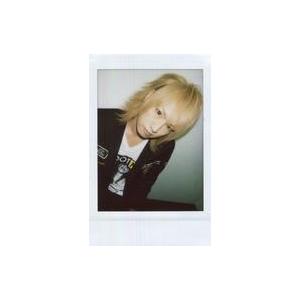 中古生写真(男性) UNiTE.(ユナイト)/ゆきみ/上半身・衣装黒・白・長袖・体傾け・首傾げ・両手下・背景壁白/生チェキ