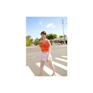 中古生写真(ハロプロ) 矢島舞美/全身(足見切れ)・衣装オレンジ・白・体左向き・道路/写真集「瞬き」...