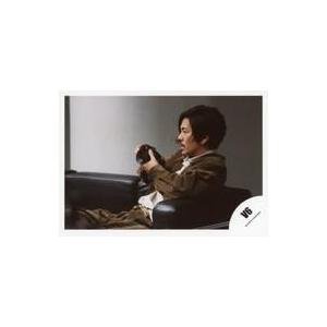 中古生写真(ジャニーズ) V6/森田剛/横型・膝上・ソファー座り・衣装茶・白・両手カメラ・左向き/シングル「SUPER POWERS/Right Now