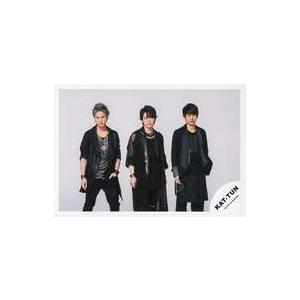 中古生写真(ジャニーズ) KAT-TUN/集合(3人)/横型・膝上・衣装黒・上田左手ポケット・カメラ目線・背景白/アルバム「CAST」MV＆ジャケ写オフショ｜suruga-ya