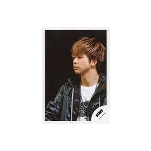 中古生写真(ジャニーズ) NEWS/増田貴久/バストアップ・衣装黒・白・左向き・背景黒/シングル「生きろ」MV＆ジャケ写オフショット/公式生写真