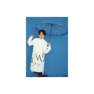 中古生写真(男性) 梶裕貴/膝上・衣装白・左手傘・背景青/「梶裕貴大特集 in HMV ＆ BOOKS」ブロマイド