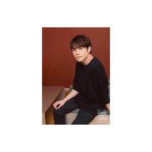 中古生写真(ジャニーズ) A.B.C-Z/五関晃一/膝上・衣装黒・ソファ腰掛け・右手膝・背景茶/「A.B.C-Z Conce