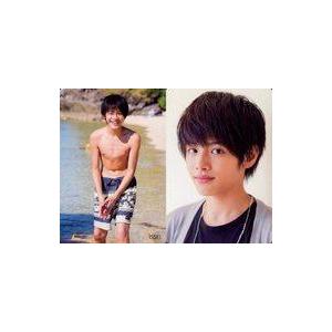 中古コレクションカード(男性) 東京B少年/金指一世/膝上・水着青・海・裏面バストアップ/HiHiB...