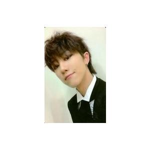 中古コレクションカード(男性) SEVENTEEN/THE 8(ディエイト)/衣装黒・両手下げ・体左...
