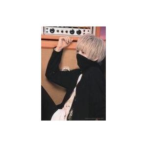 中古生写真 男性 まふまふ 上半身 右手上げ 背景オレンジ Cd 神楽色アーティファクト Azzs 90 Azzs 91 Azcs 10 初回封入特典アーティス Gg 駿河屋ヤフー店 通販 Yahoo ショッピング