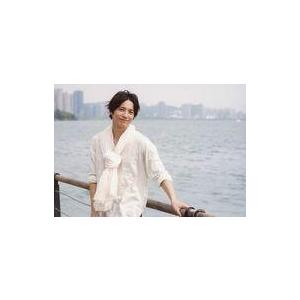 中古生写真(男性) 和田琢磨/上半身・衣装白・スカーフ・左手手すり・野外・背景海/和田琢磨2019カレンダーイベント「わだっくまハロウィン」ブ